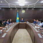 Депутаттардың демеуін күтеді