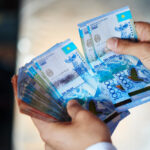 Ақша – алақанда!