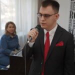 Әлем тілдерінде  ән салады